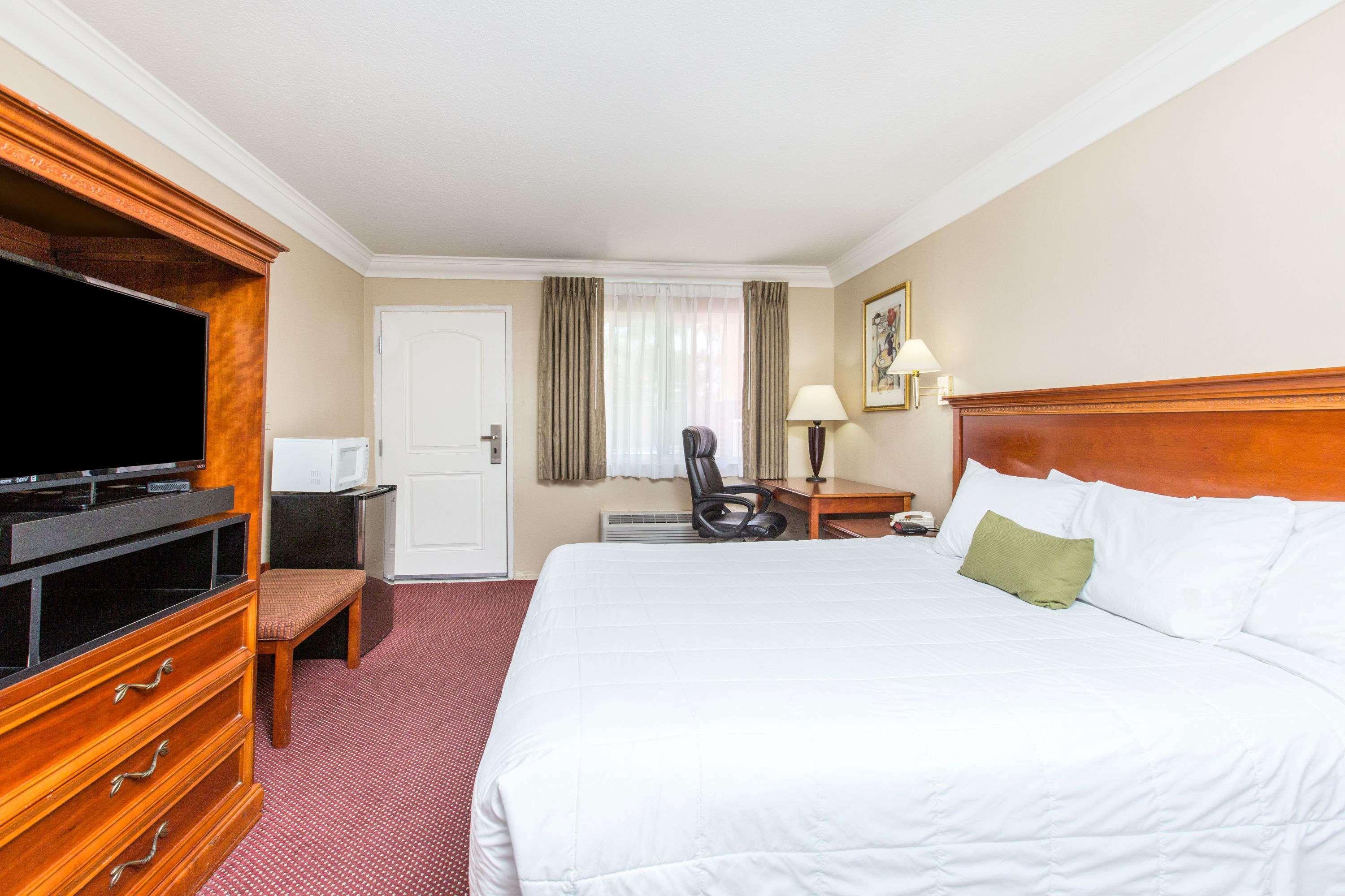 Days Inn By Wyndham Near City Of Hope Duarte Εξωτερικό φωτογραφία