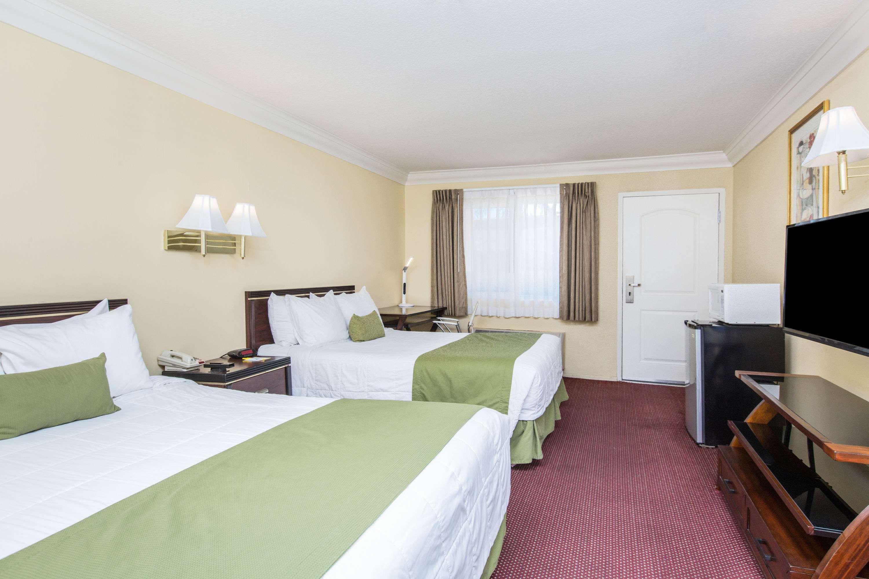 Days Inn By Wyndham Near City Of Hope Duarte Εξωτερικό φωτογραφία