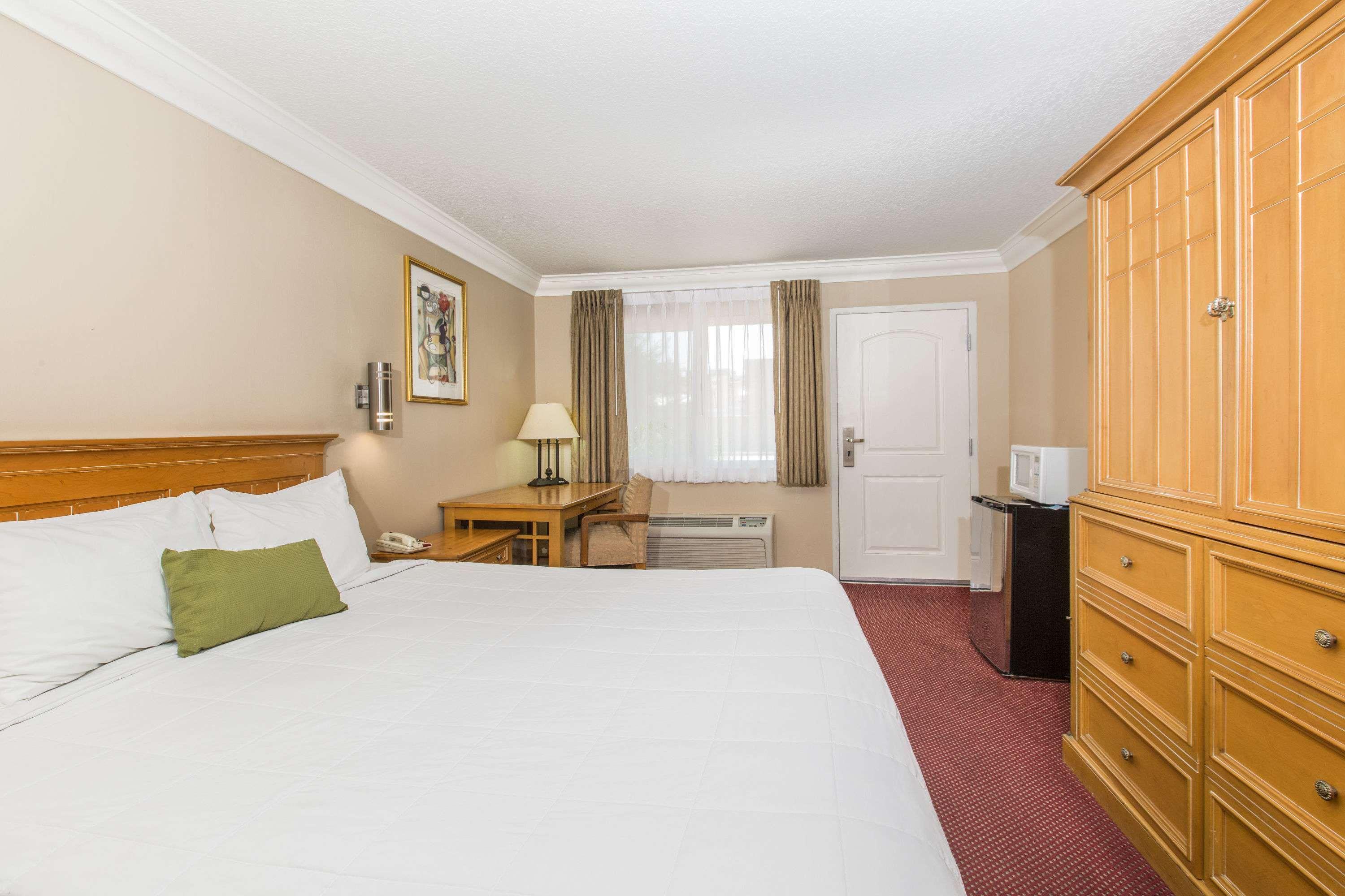 Days Inn By Wyndham Near City Of Hope Duarte Εξωτερικό φωτογραφία