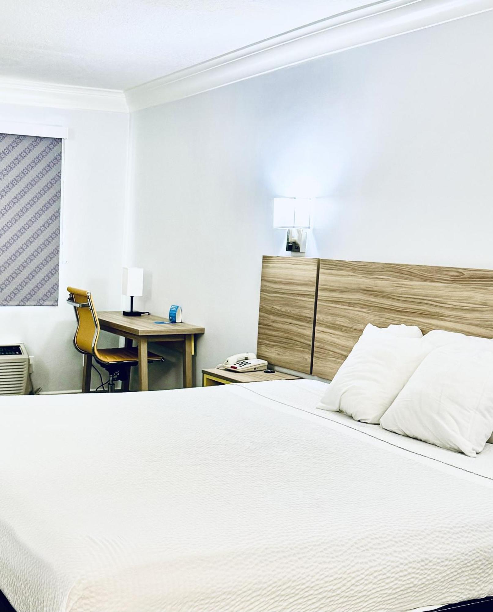 Days Inn By Wyndham Near City Of Hope Duarte Εξωτερικό φωτογραφία